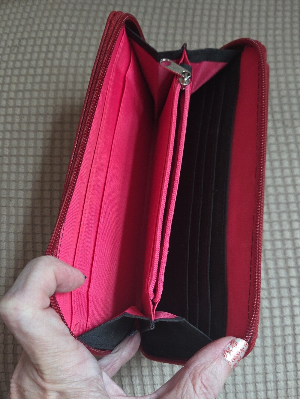 Kenneth Cole Reaction Red Leather Zip Wallet with Logo Plaque - Picture 6 of 7